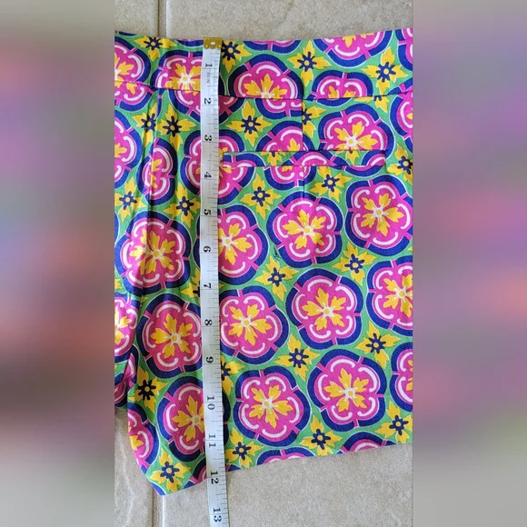 Trina Turk Vibrant Floral Women's Shorts Size 0 - Picture 8 of 9
